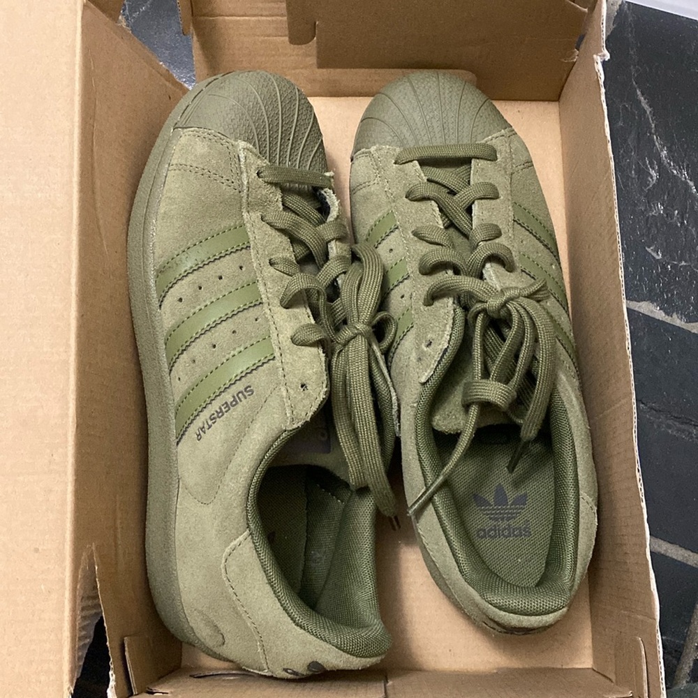 Kids 5.5 superstar olive green!!!!